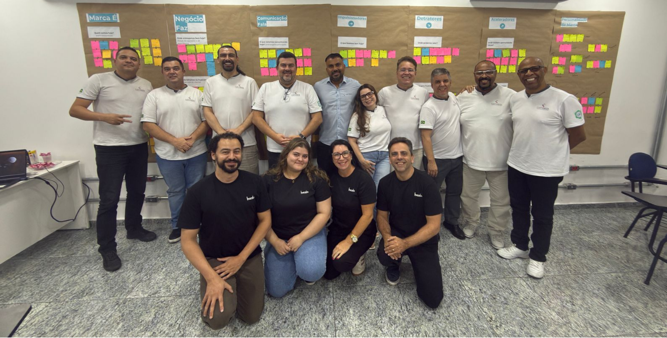 Laboratório de Marca realizado no projeto de branding da Customiza com gestores e equipe